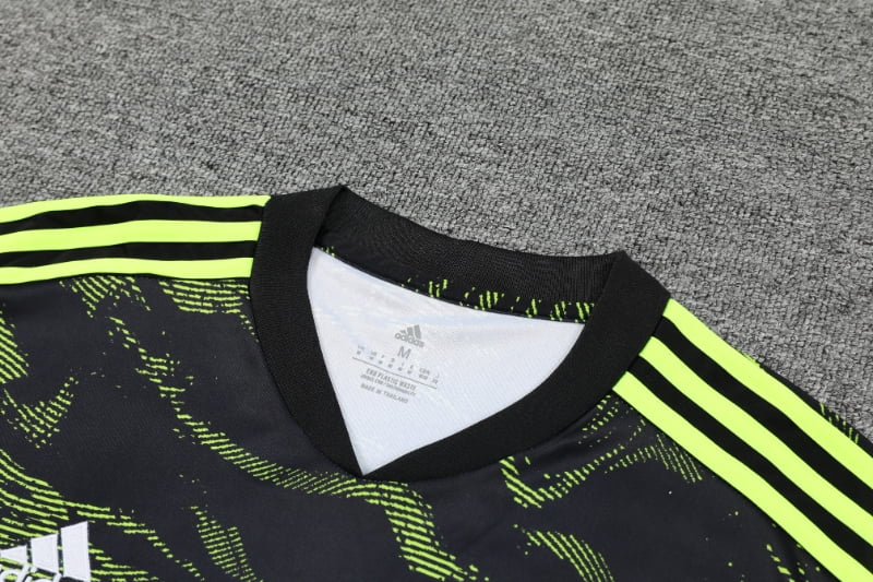 Manchester United 23/24 - Training Kit