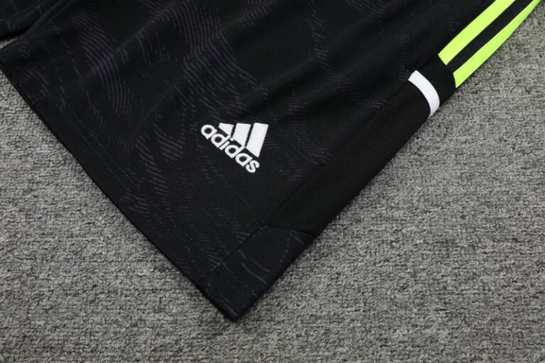 Manchester United 23/24 - Training Kit