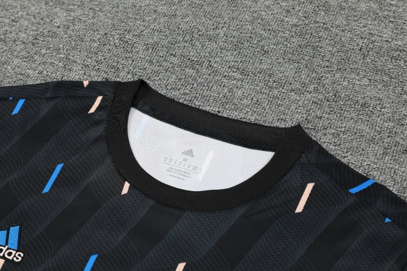 Manchester United 23/24 - Training Kit