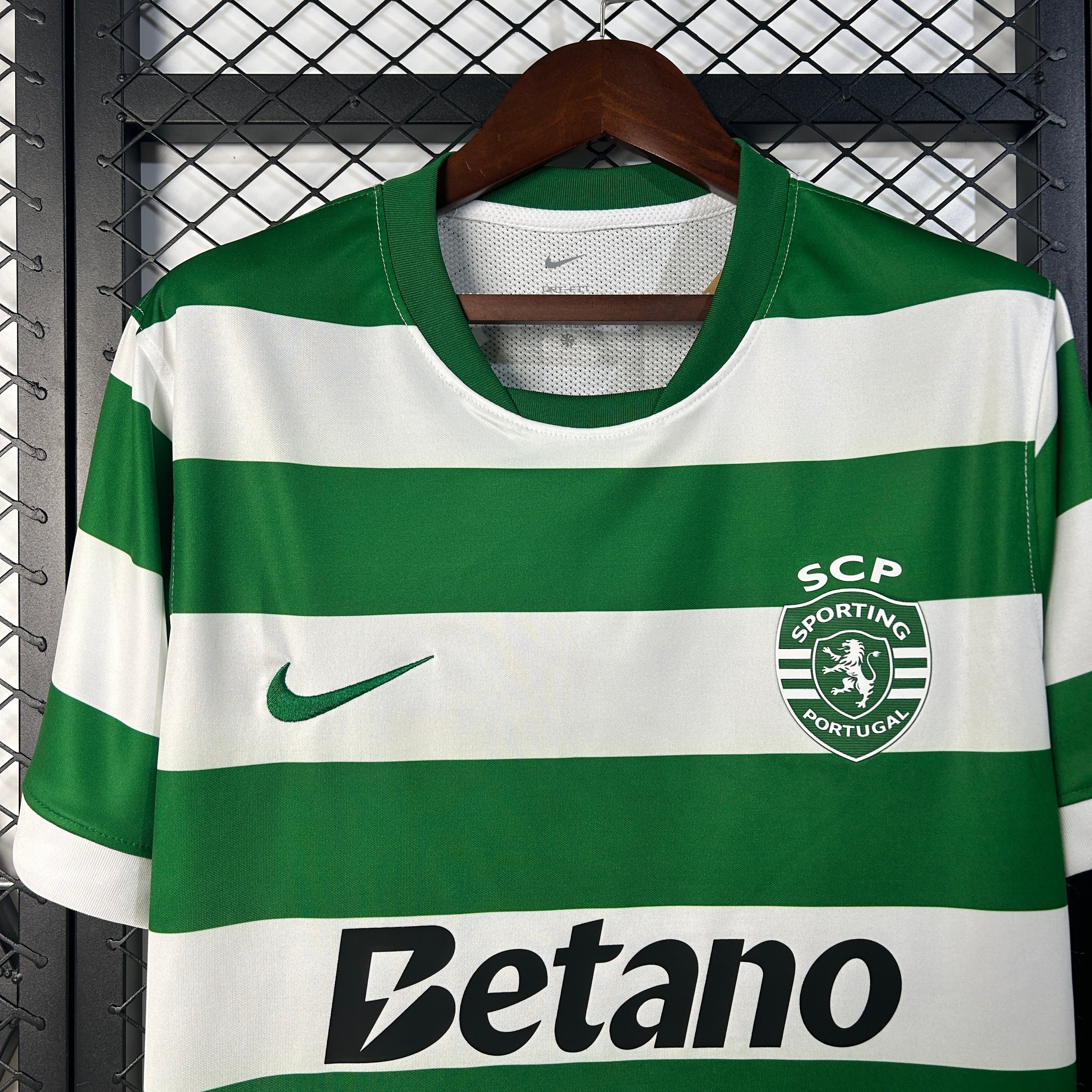 Camisola Local 25/26 verde e branca