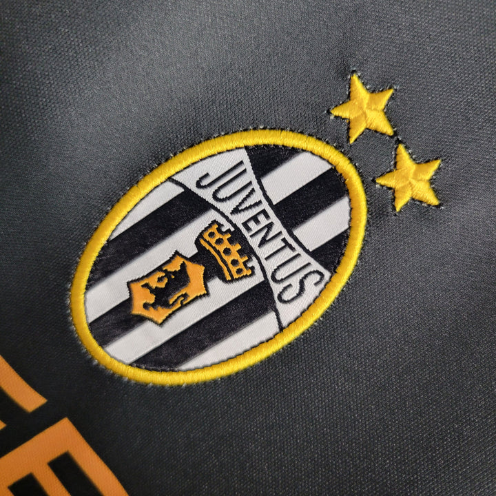 Juventus 01/02 Away
